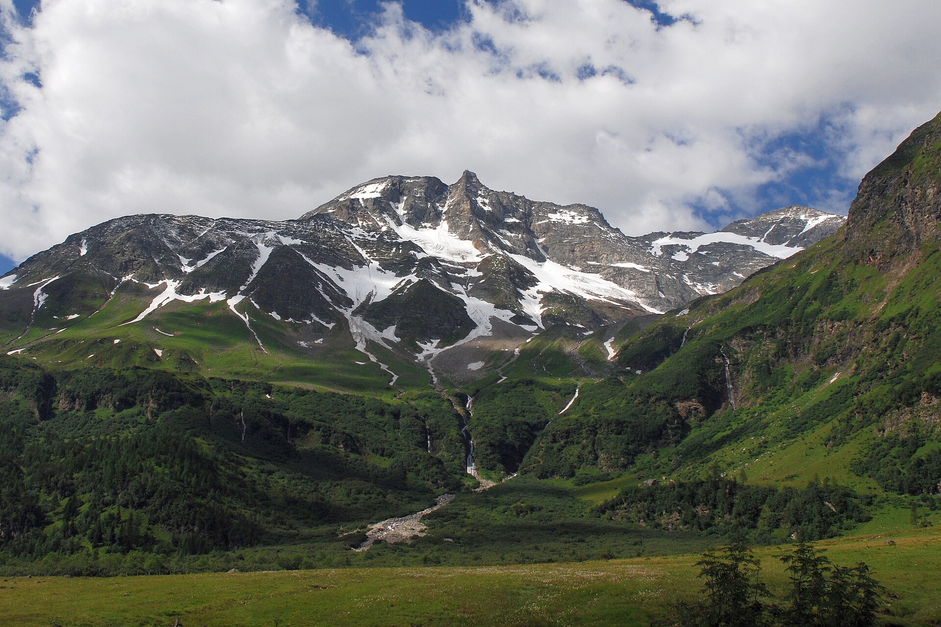 The valley head at Kolm-Saigurn, trailhead of the ascent
