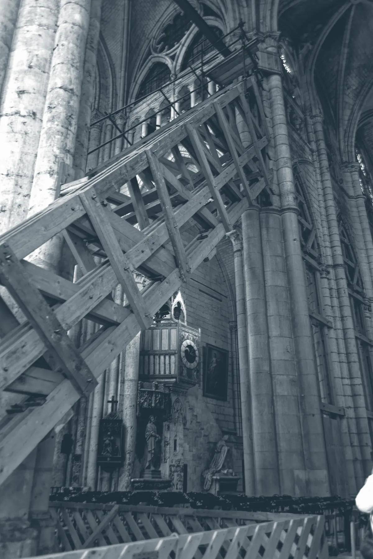Timber lattice supports braced against the piers of Beauvais's north transept