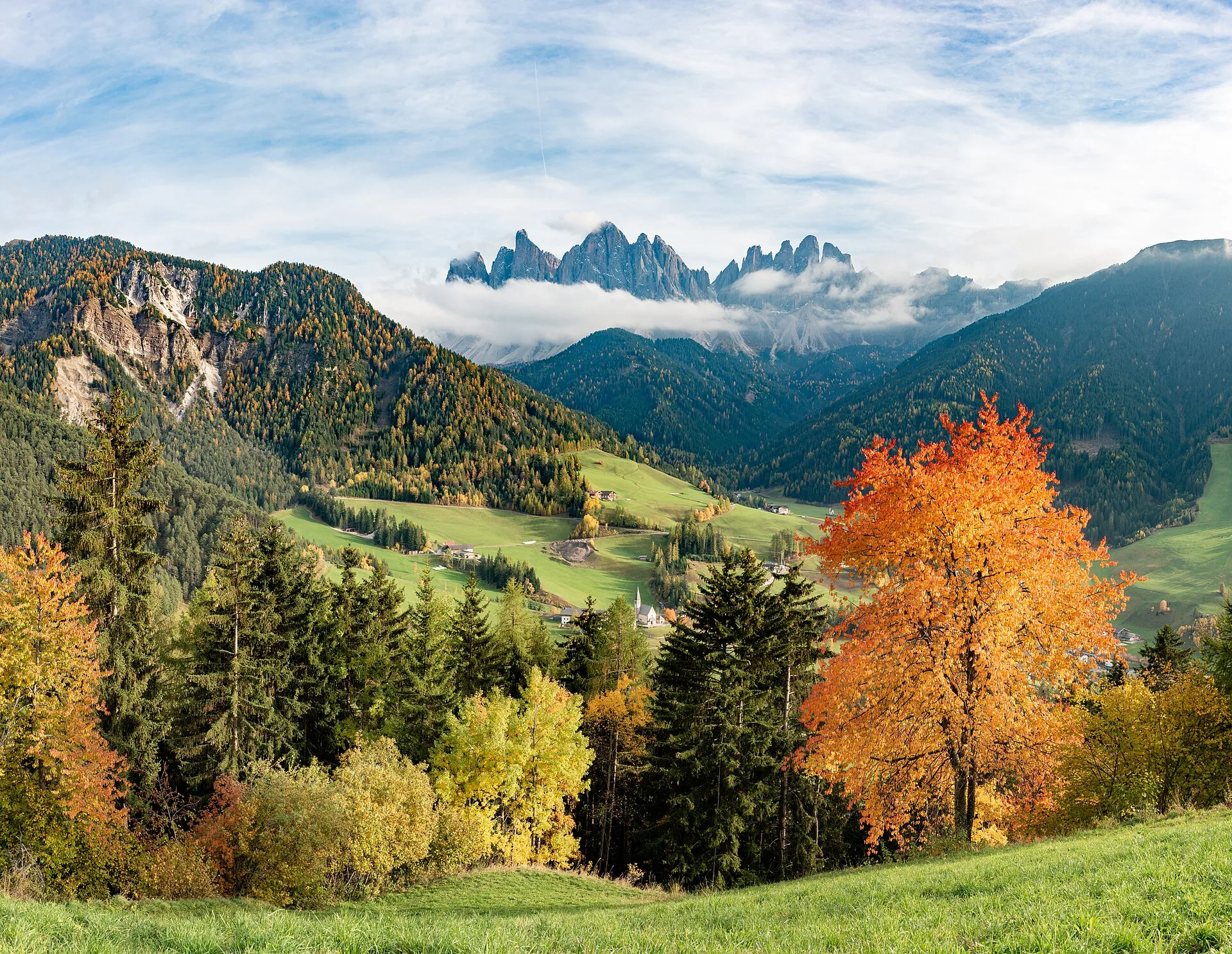 The Geisler above Villnöss in autumn, the larches yellow on the slopes.