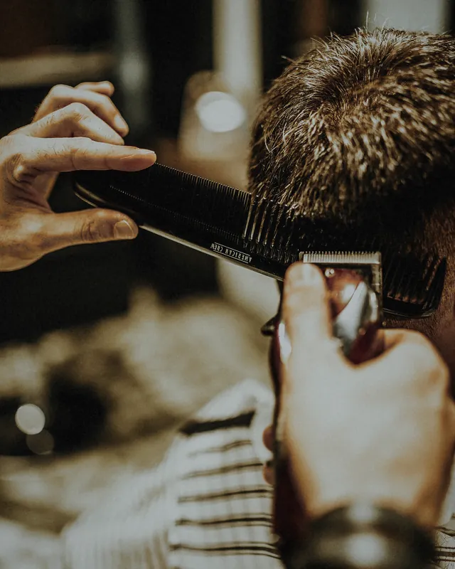 Clipper-over-comb on the sides