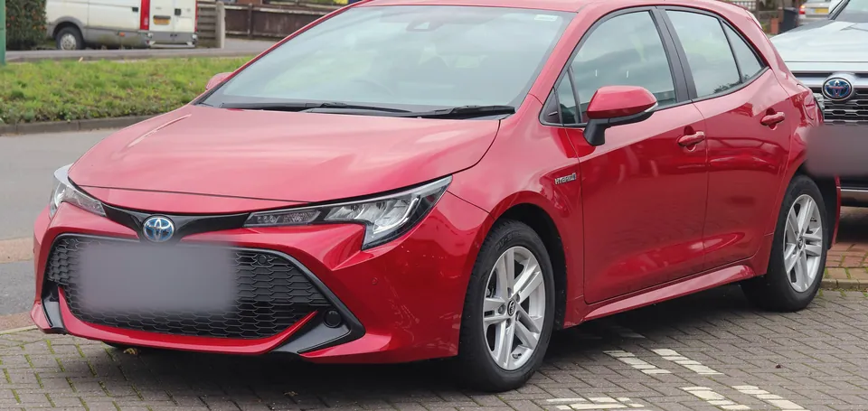 Toyota Corolla Hybrid, roșu