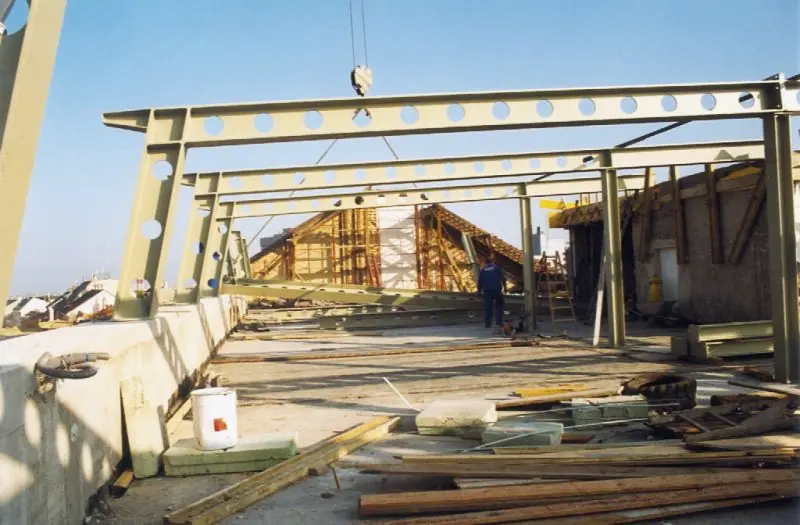 Structură: Mansarda pe grinzi metalice
