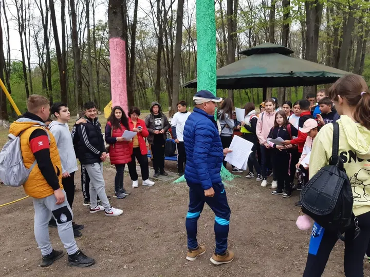 Lecție de orientare turistică, pădurea Saru