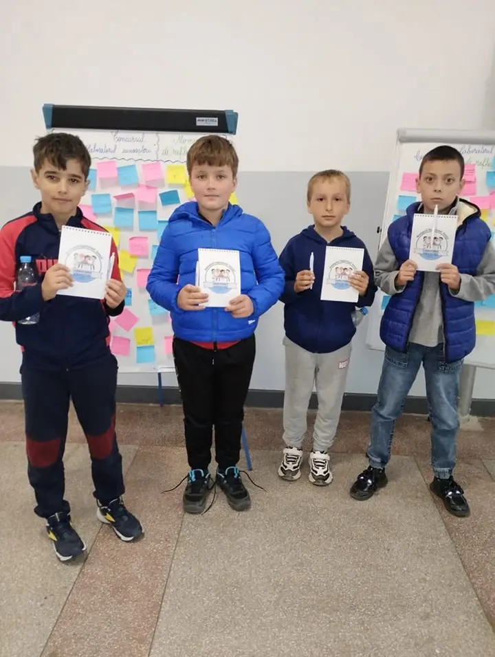Elevi cu diplome „Laboratorul cunoașterii” 2024
