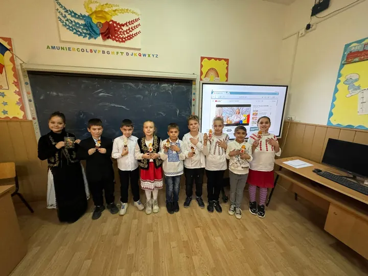Elevi în costume populare, 1 Decembrie 2024
