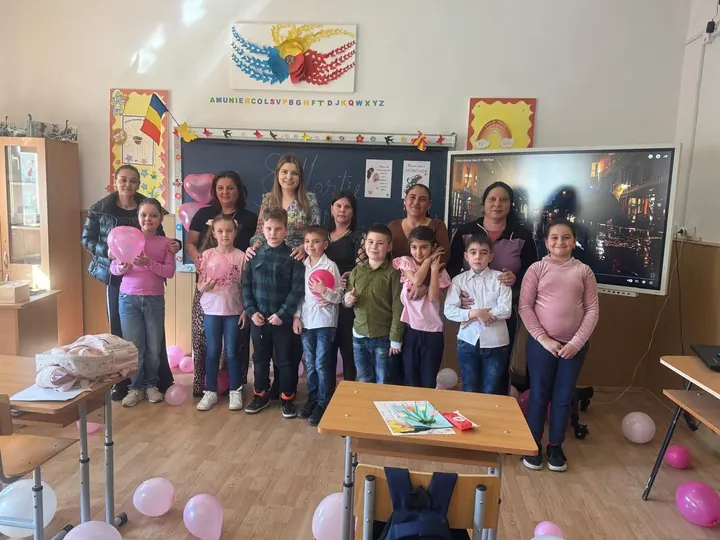8 Martie 2025: clasa a II-a cu mamele, în sala de clasă