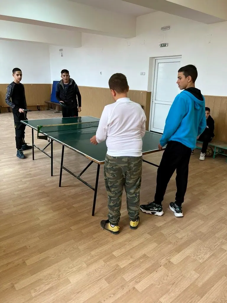 Tenis de masă în sala de sport, martie 2023.