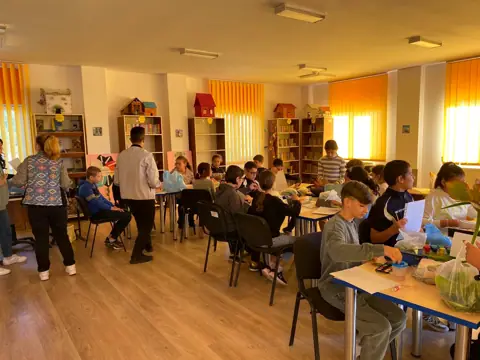 Sala de lectură/CDI în timpul unei activități (vedere largă)