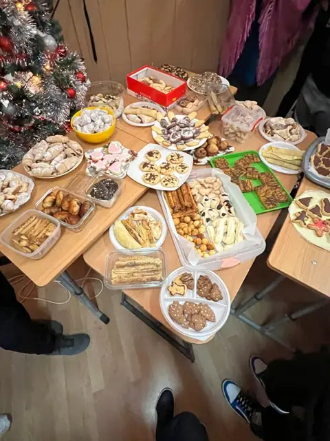Ziua fursecurilor home-made, masă cu prăjituri