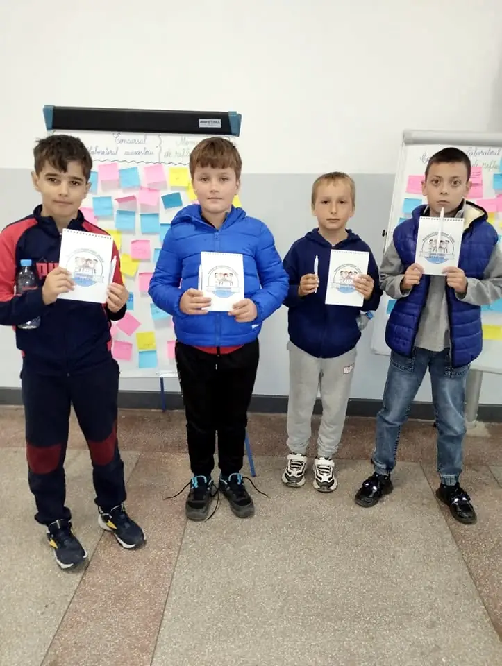 Elevi cu diplome „Laboratorul cunoașterii” 2024