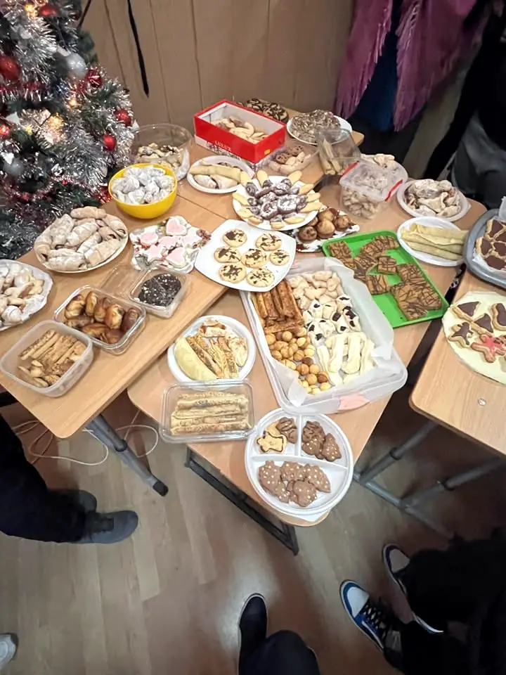 Ziua fursecurilor home-made, masă cu prăjituri