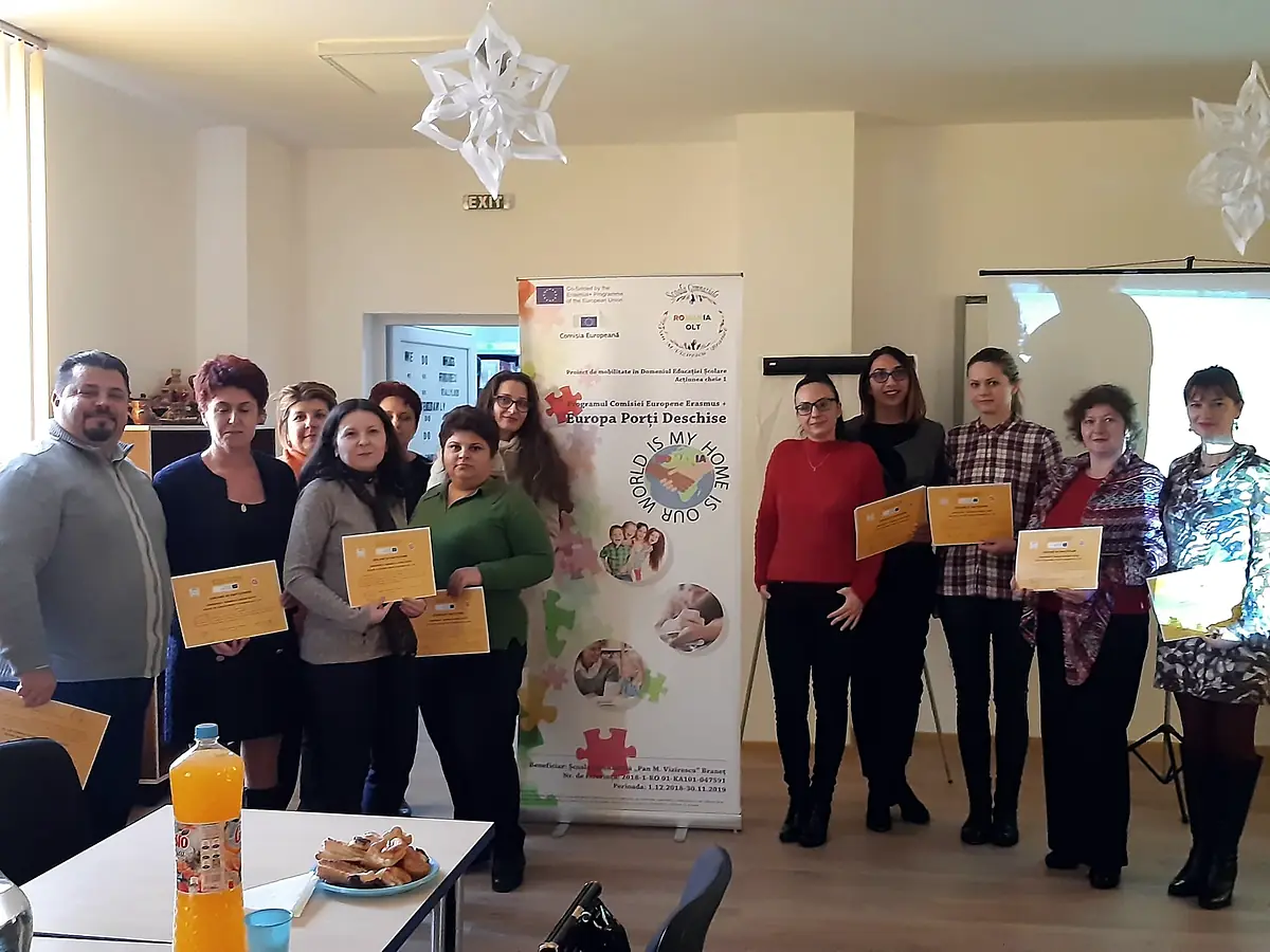 Participanți cu diplome la atelierul Erasmus+ KA1, 2019