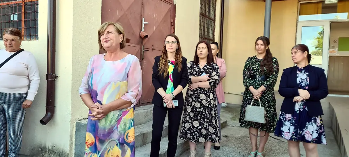 Cadre didactice și conducerea la deschiderea anului școlar 2023